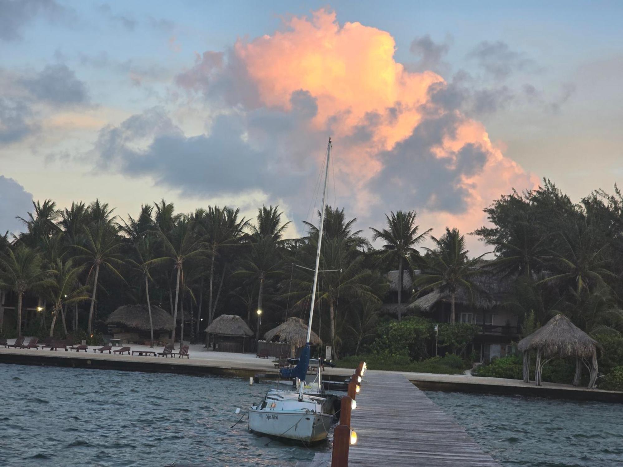 סן פדרו Xanadu Island Resort מראה חיצוני תמונה